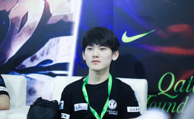 这不得冲一波？S赛决赛电竞椅将被拍卖