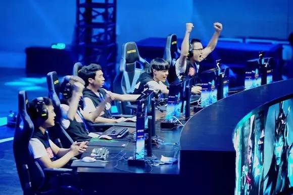 Aki ：希望后面不要再误入歧途了